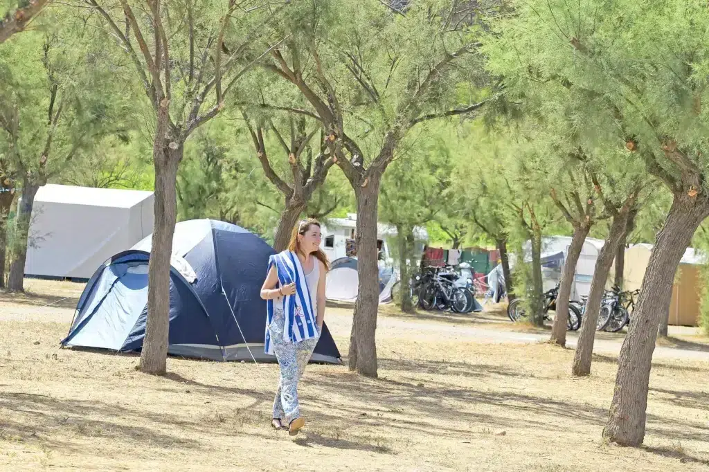 tente emplacement nu camping barberousse gruissan